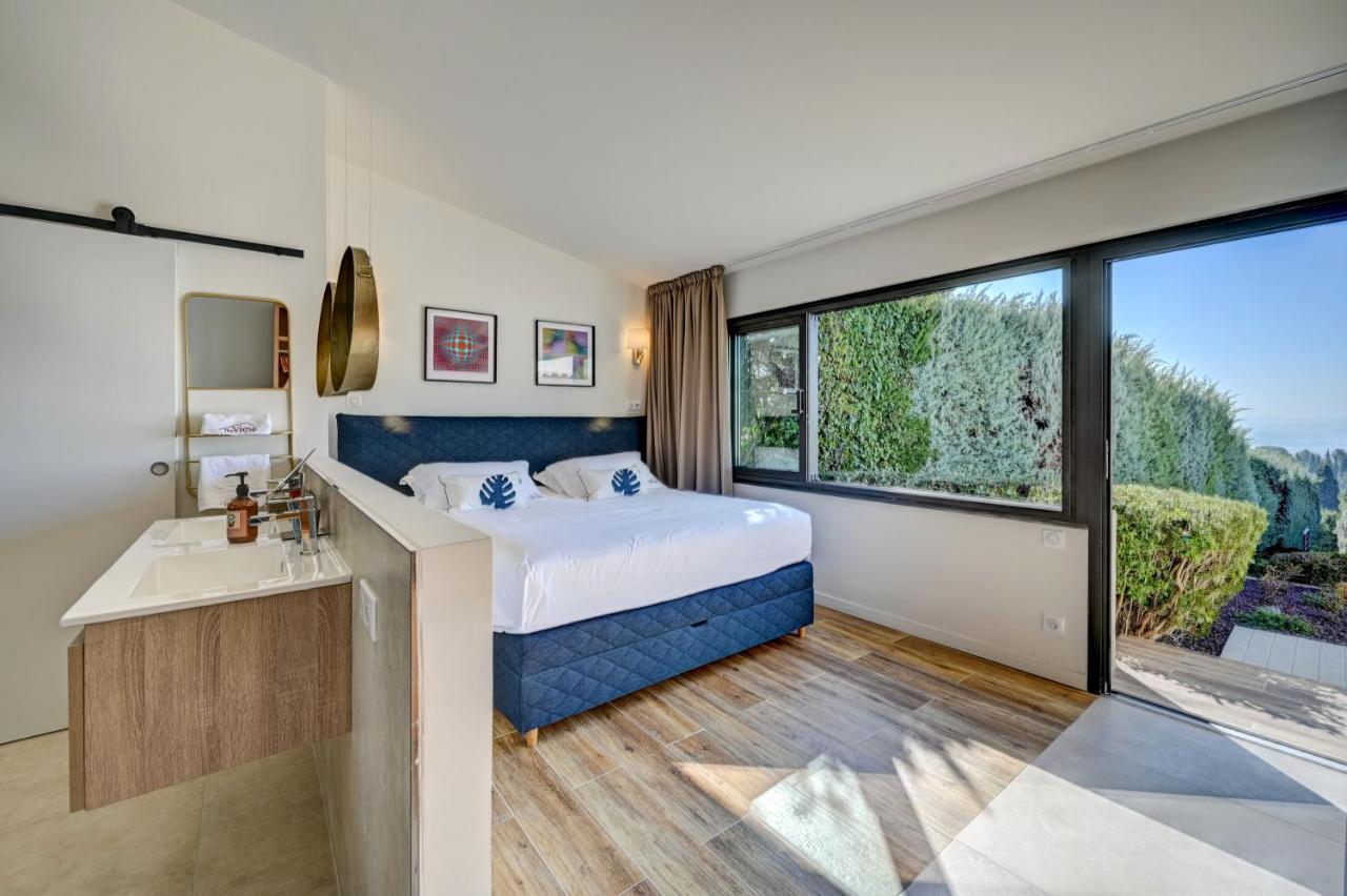 Junior Suite with Pool View