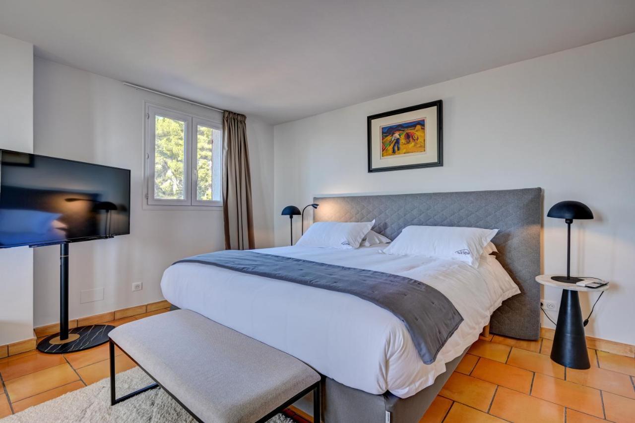 Suite with Pool View